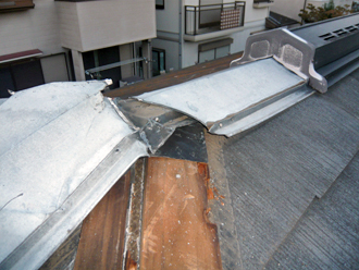横浜市戸塚区　屋根点検　棟板金外れ
