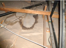 外壁の繋ぎ目、シーリング部分が劣化していないか。