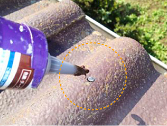 浮いた釘の部分