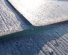 スレートが反っている