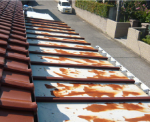 屋根表面に傷がある・錆びている