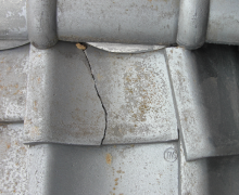 瓦が割れている・欠けている