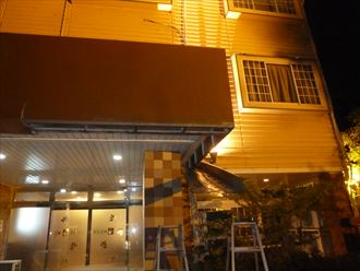 中野区　店舗玄関の庇落下