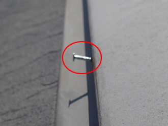 棟板金の釘浮き