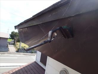 樋吊り金具の変形