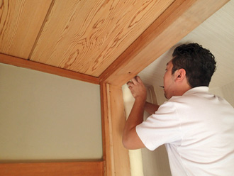 クローゼット内のクロス張替え