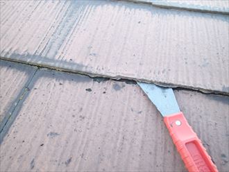 雨漏り点検、スレートの縁切り調査