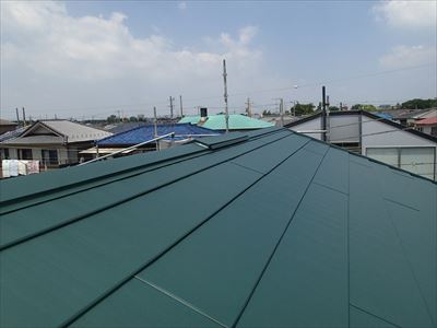 屋根カバー工事　横暖ルーフきわみ　Kグリーンにて施工