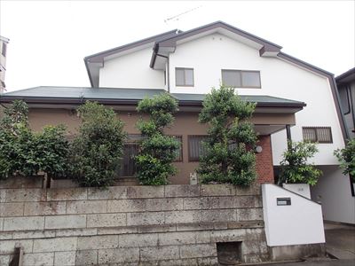 外壁カバー工事　センターサイディング　レフィーナウオール二色分けにて施工