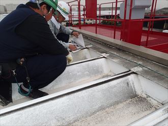 １　美浜区　工場のコーキング003_R