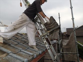 松戸市葺き替え工事、瓦おろし005