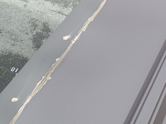 浦安市　屋根点検　コーキングの変色