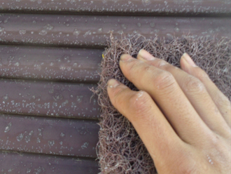 府中市　雨戸塗装　マジックロンを使ったケレン