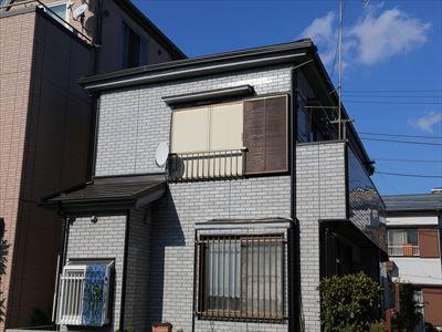 下屋根の色と全体のバランス