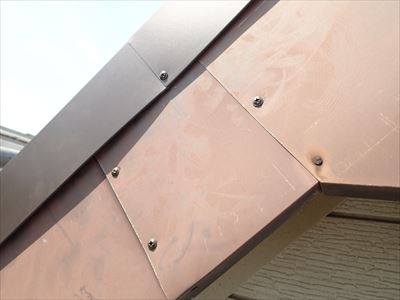 破風板板金補修、ビス固定