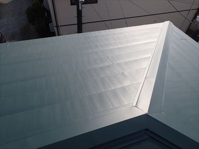 西日に映える横暖ルーフきわみKグリーン