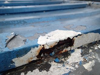 穴,トタン,雨漏り