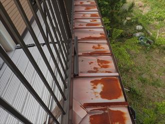 トタン,錆び,穴