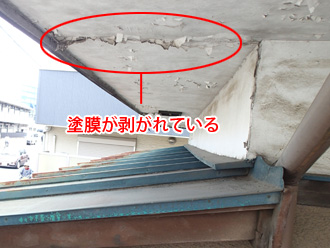 市原市　屋根点検　軒天の塗膜が剥がれている