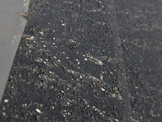 長生郡一宮町　スレート表面が劣化している