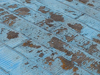 江戸川区　屋根カバー工法前の屋根　塗膜が剥がれている