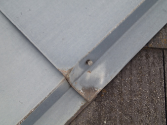 棟板金の釘浮