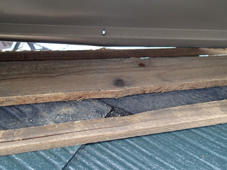 葛飾区　貫板が破損している