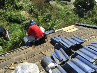 葺き替えの様子
