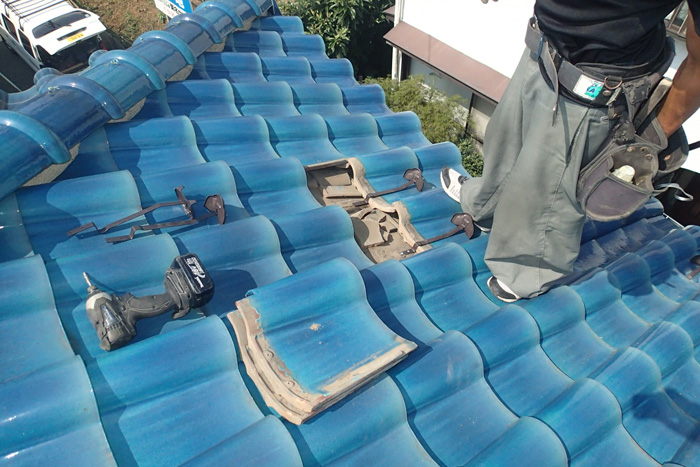 江東区　釉薬瓦を交換