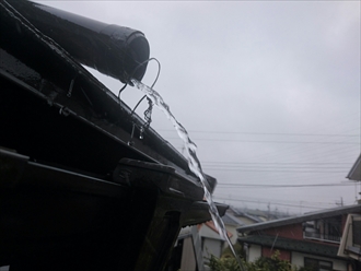 外れた雨樋