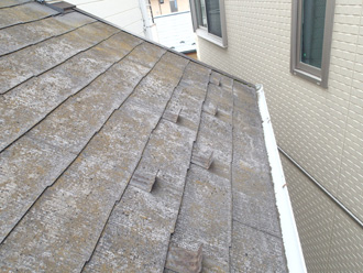 川崎市幸区　表面が劣化して白くなっている