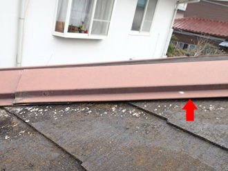 江戸川区　棟板金が浮いている