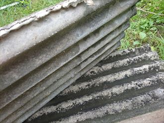 アスベスト含有の小波スレート