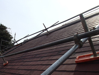 江東区　屋根カバー工法　屋根足場設置