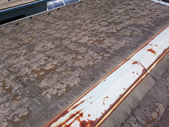 川崎市高津区　スレートが経年で傷んでいる