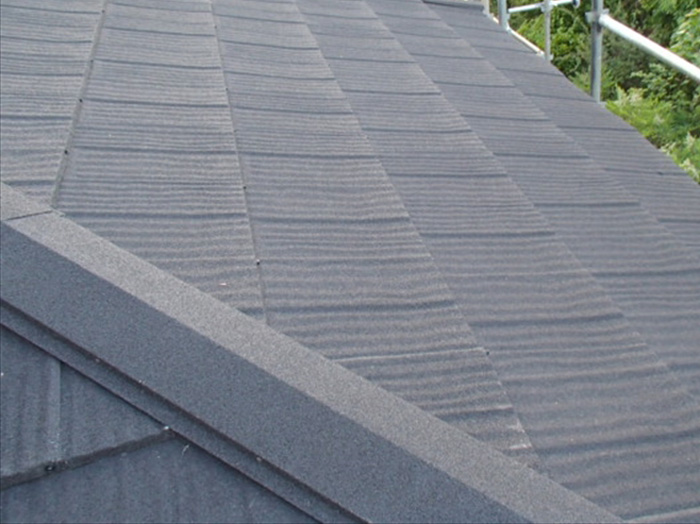 川崎市川崎区　金属屋根材のエコグラーニを使った屋根カバー工法