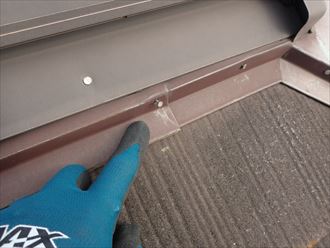 市原市　棟板金の釘浮き