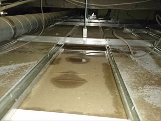 吊り天井,雨漏り