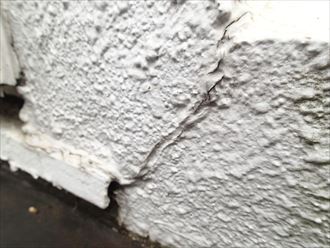 外壁のヒビ