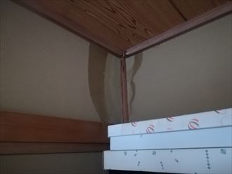 室内の雨漏り状態