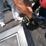 横浜市中区で棟板金の浮きが発生したのでガルバリウム鋼板の棟板金に交換