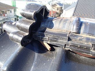 葛飾区棟の歪みと漆喰の剥がれ