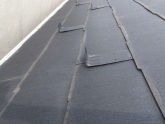 スレートの下端の変色