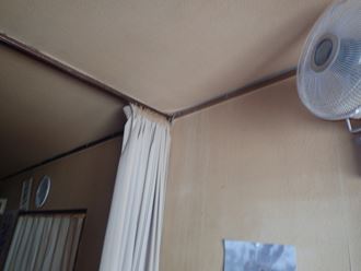 室内天井雨漏れ