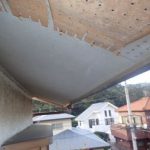 剥がれ出した軒天