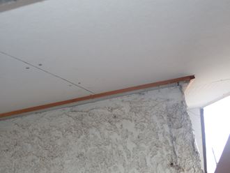 軒天ケイカル板貼り