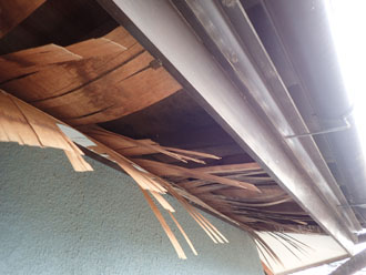 剥離がはじまった軒天