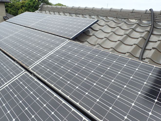 大屋根には太陽光
