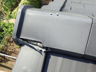 鬼瓦と冠瓦が一体化した瓦