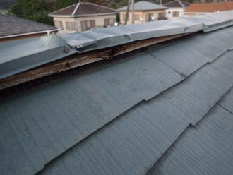 棟板金を元の位置に戻す